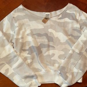 NWT Women’s Pink Victoria Secret sweatshirt